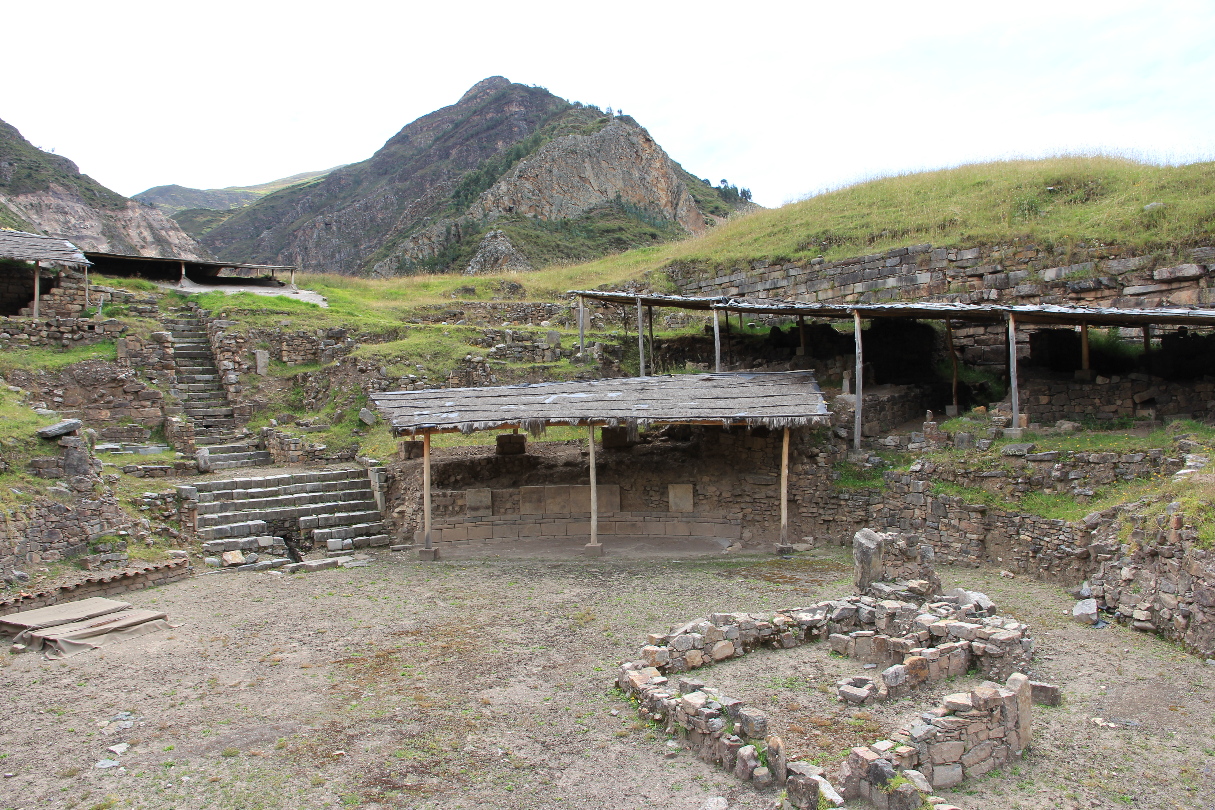 Chavin de Huantar: Runder Platz