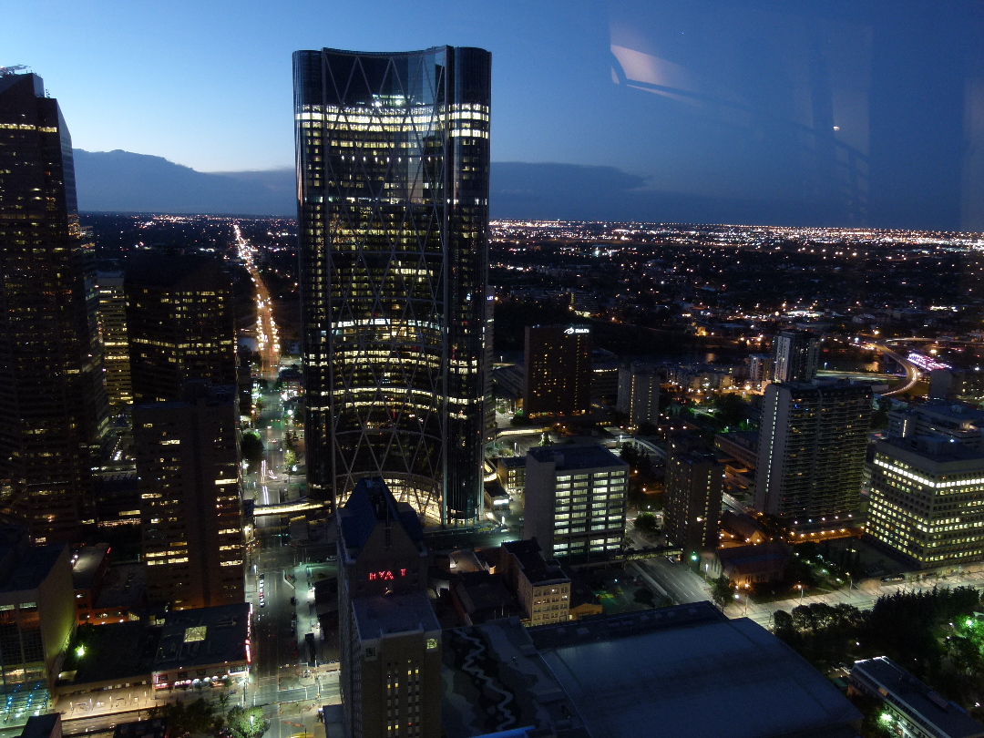 Calgary: Aussicht vom Calgary Tower bei Nacht.