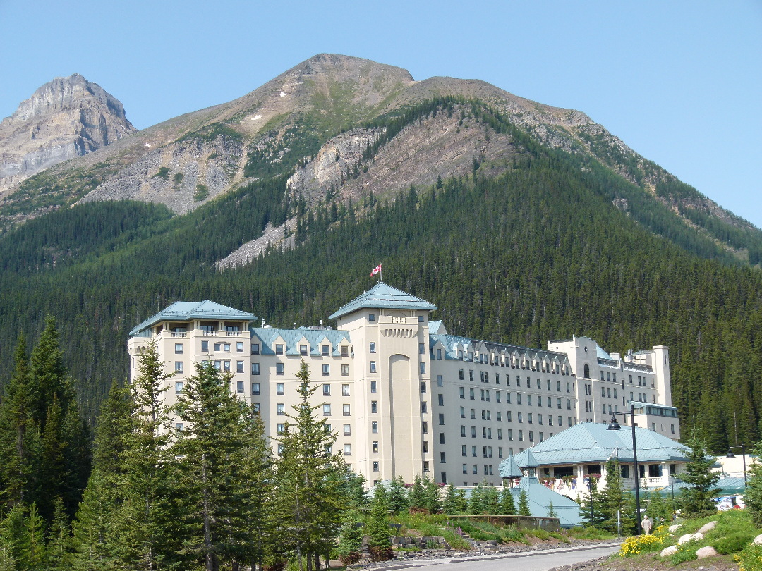 Das Hotel Fairmont Chateau am Lake Louise.