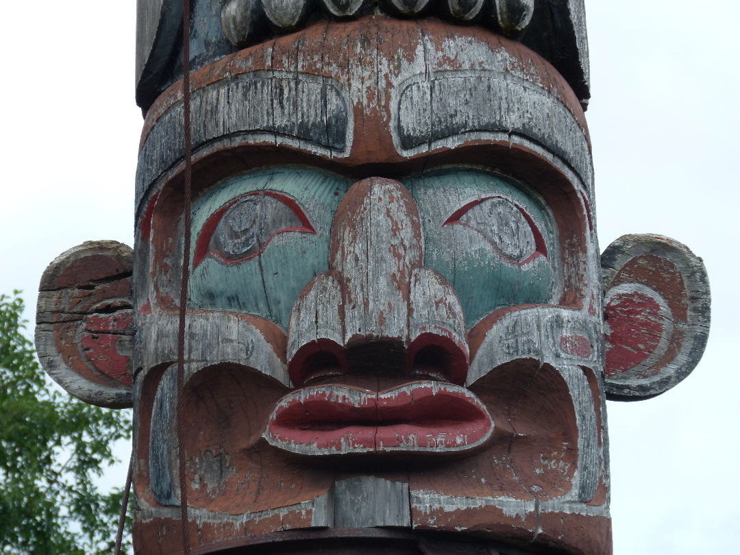 Detail vom grössten Totempfahl der Welt