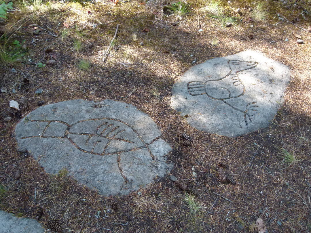 Repliken von Petroglyphen