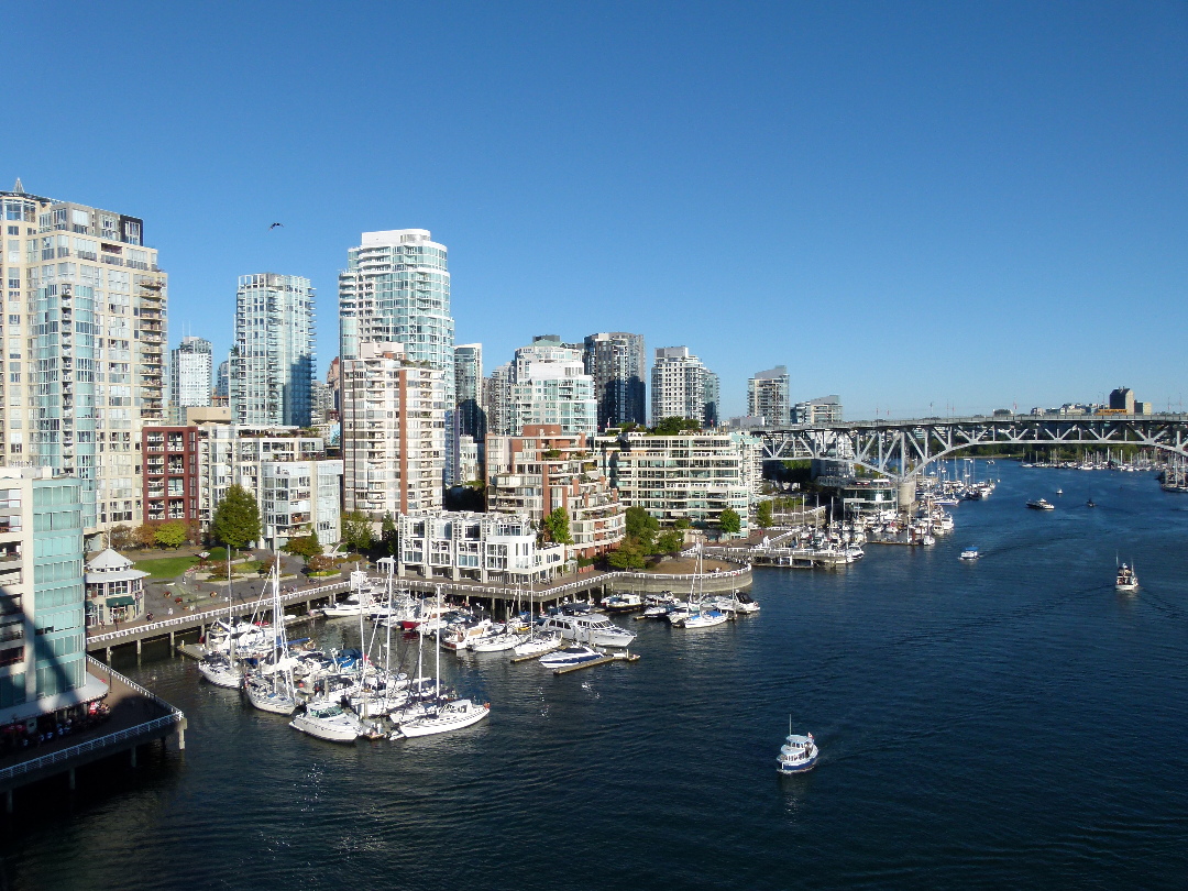 Zwischen Burrard und Granville Bridge