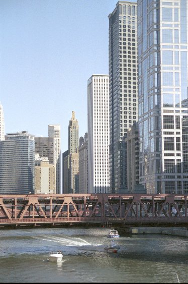Hochhuser am Chicago River von Antje Baumann