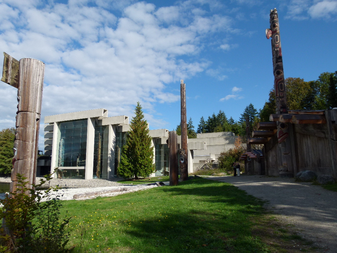 Aussengelnde des Museum of Anthropology in Vancouver von Antje Baumann